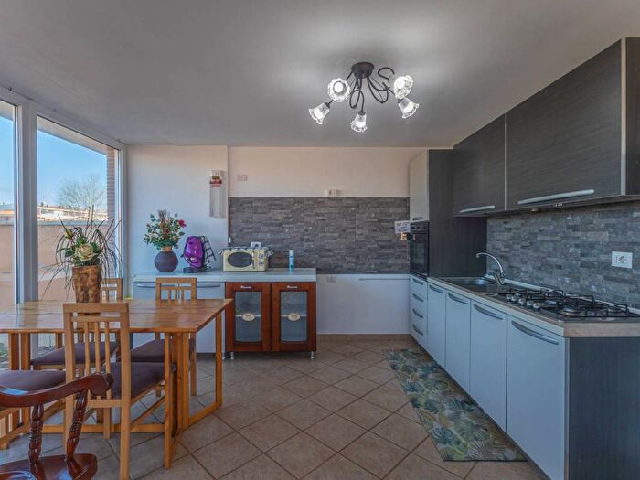 Casa quadrilocale in affitto in Via Trincea delle Frasche, Isola Sacra, Fiumicino