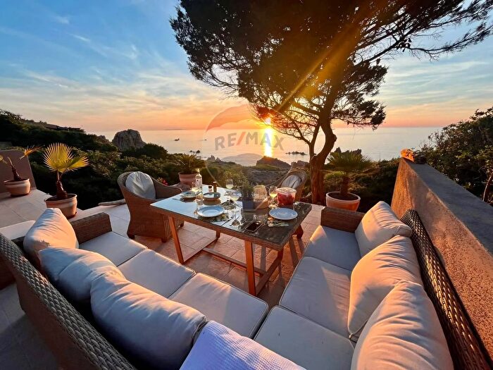 Casa quadrilocale in vendita in Trinità dAgultu e Vignola