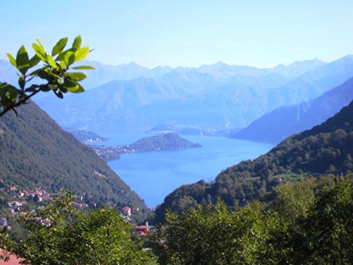 Casa quadrilocale in vendita in Schignano