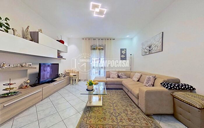 Appartamento quadrilocale in vendita in Via Alessandro Volta, Legnano