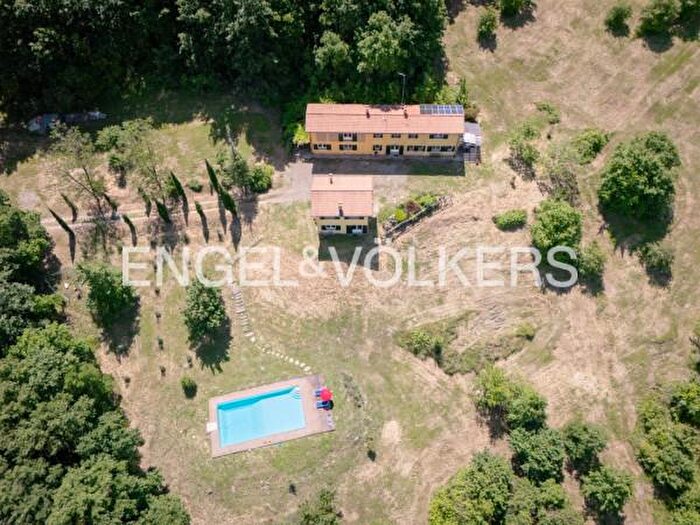 Casa con 6 locali in vendita in Via Castelnuovo, Vergato