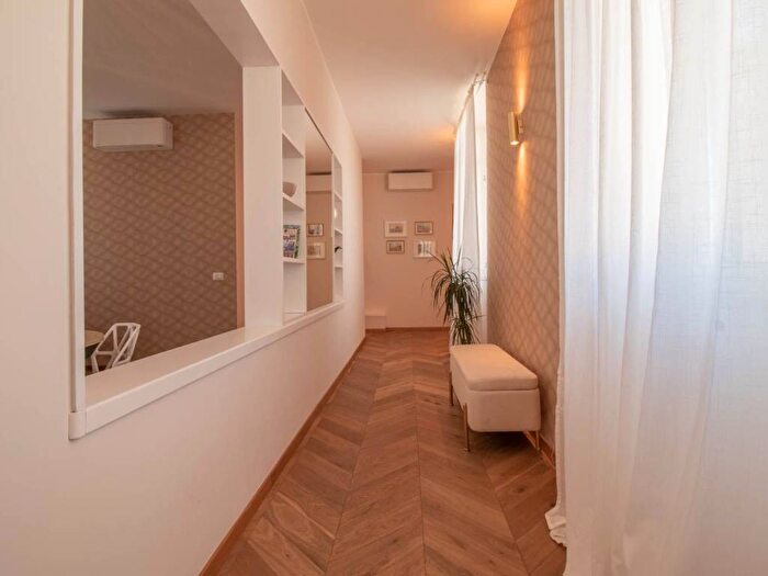 Appartamento trilocale in affitto in Via Albalonga, Re di Roma, Roma