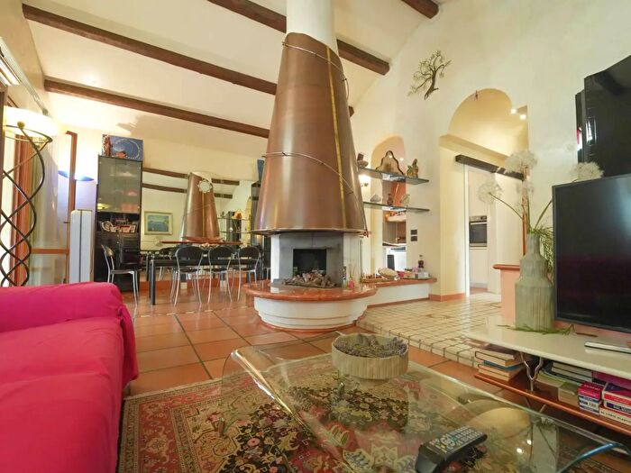 Casa con 6 locali in vendita in Via Laerte Rolfini, Rimini