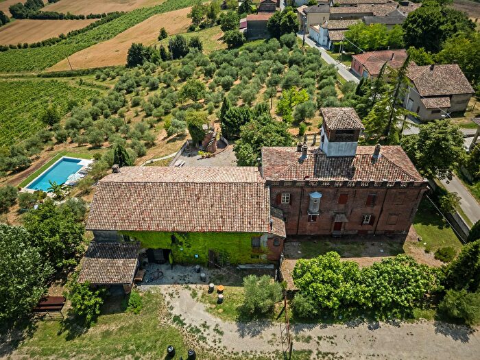 Casa con 15 locali in vendita in Via Godio, Castelletto Merli