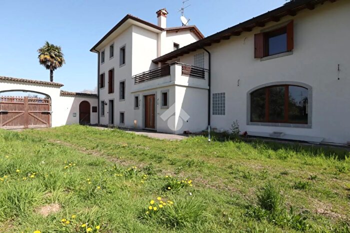 Casa con 7 locali in vendita in Via Vittorio Veneto, Treppo Grande