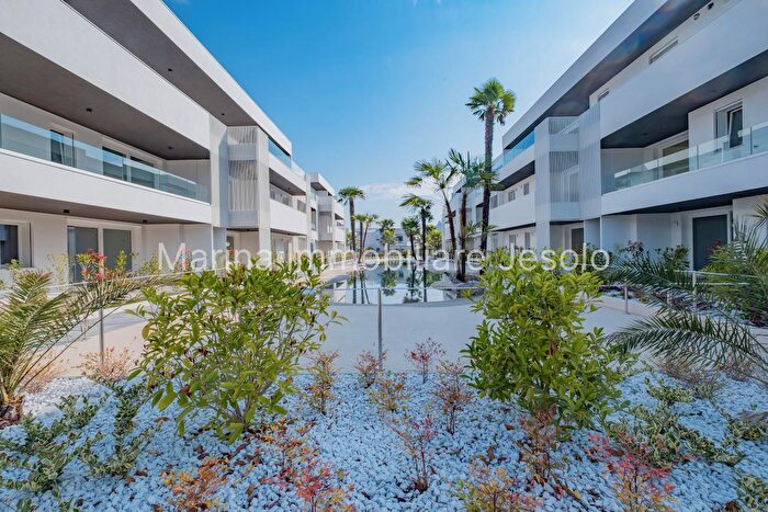 Appartamento trilocale in vendita in Via Ceolotto, Jesolo