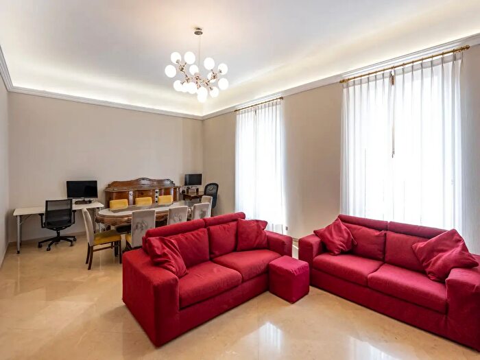 Appartamento trilocale in vendita in Via Giuseppe Pecchio, Milano