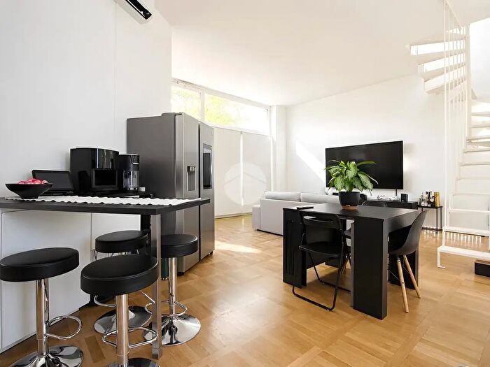 Appartamento trilocale in vendita in Via Michele Pericle Negrotto, Milano