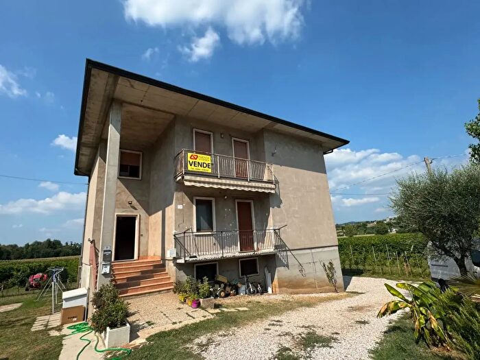 Appartamento quadrilocale in vendita in Via Casa Velo, Sarego