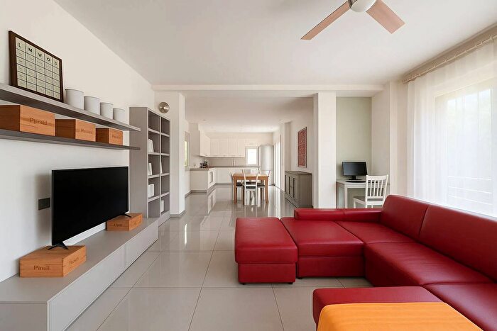 Casa con 7 locali in vendita in Via Fermi, San Giovanni In Marignano