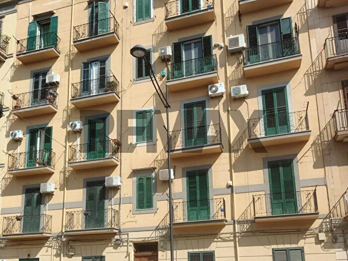 Appartamento trilocale in vendita in Via Salomone Marino, Palermo