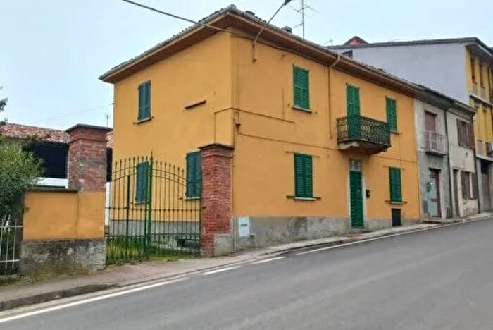 Casa trilocale in vendita in Via Roma Canneto Pavese, Canneto Pavese