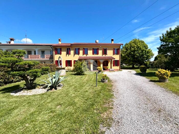 Casa con 8 locali in vendita in Via Grolli, Saonara