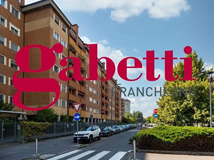 Appartamento quadrilocale in vendita in Viale Suzzani, Milano