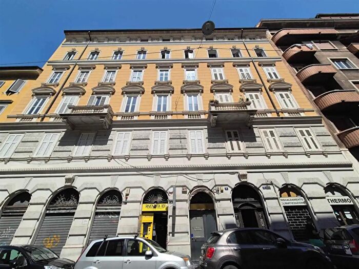 Appartamento trilocale in vendita in Via Pascoli, Trieste