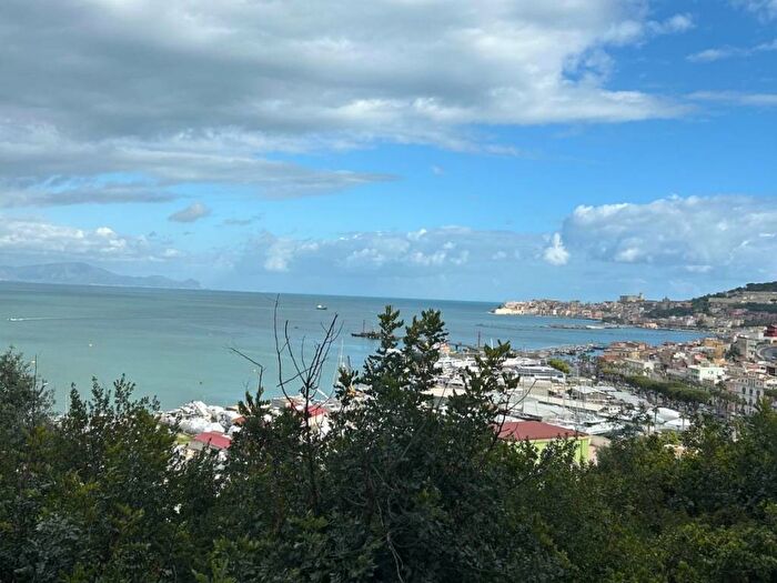 Appartamento trilocale in affitto in Viale Colle SantAgata, Gaeta