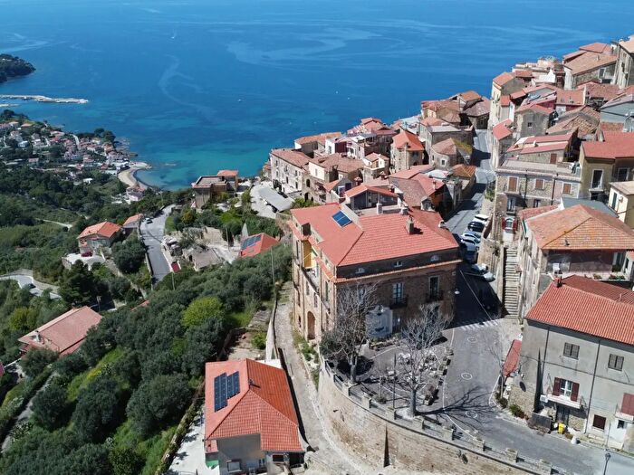 Appartamento trilocale in vendita in Via Gianbattista Forziati, Castellabate