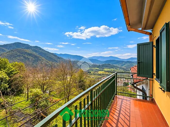 Casa con 5 locali in vendita in Via Castello, Beverino