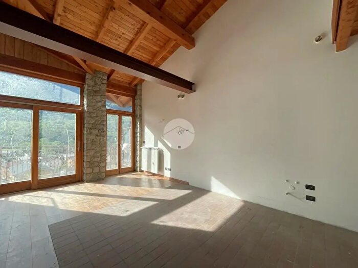 Appartamento trilocale in vendita in Via Miravalle, Malonno