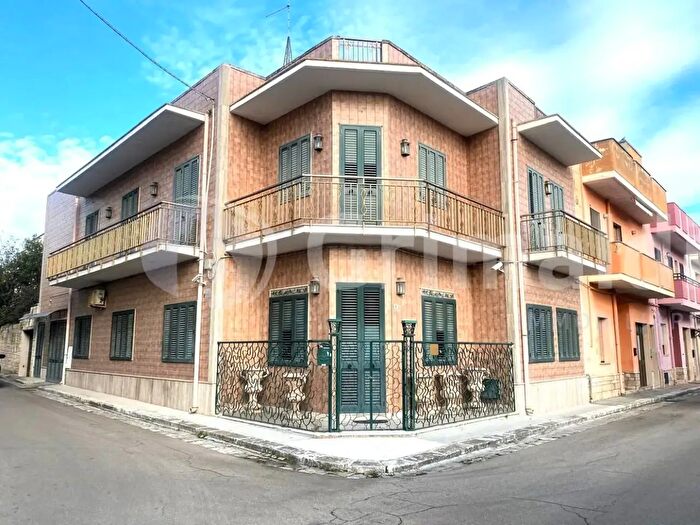 Casa con 14 locali in vendita in Via Gaetano Salvemini, Novoli