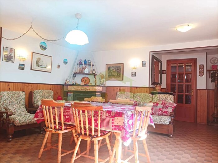 Casa con 9 locali in vendita in Balmuccia