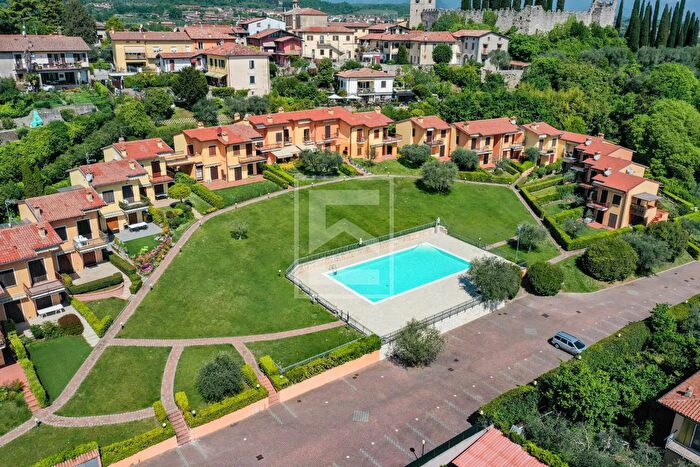 Appartamento bilocale in vendita in Via Jacopo Roveglio, Soiano Del Lago