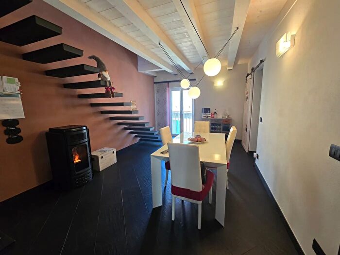 Appartamento quadrilocale in vendita in Via Paglia, Genova