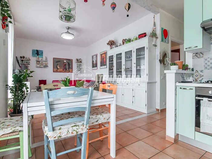 Appartamento trilocale in vendita in Via Alfonso Lissi, Como