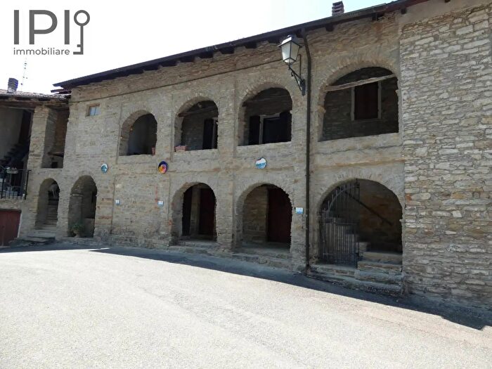 Casa con 5 locali in vendita in Via Aivero, Denice