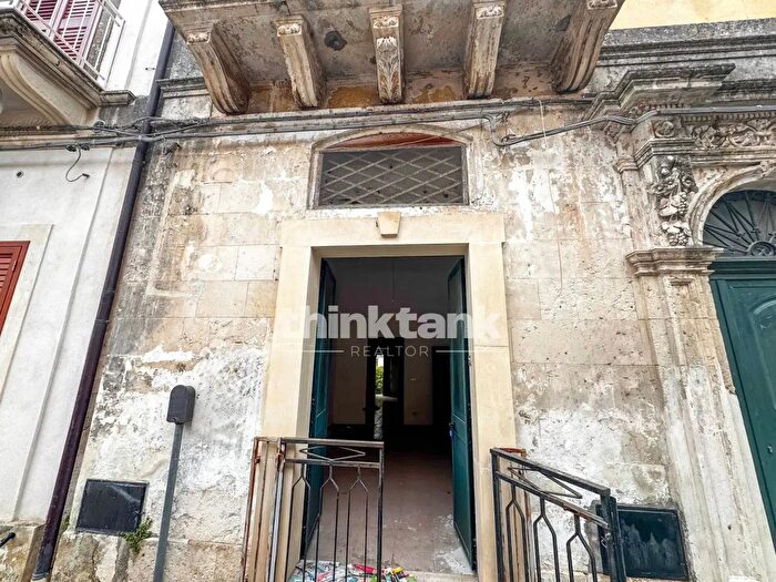 Appartamento con 5 locali in vendita in Via Domenico Ciriillo, Noto