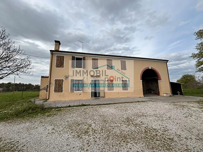 Casa quadrilocale in vendita in Via Euganea Feriole, Selvazzano Dentro