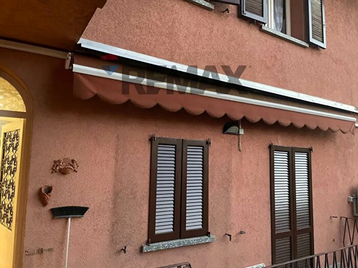 Appartamento bilocale in vendita in Via Vittorio Emanuele, Caprino Bergamasco