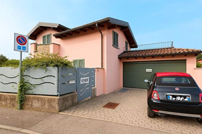 Casa trilocale in vendita in Via Papa Giovanni XXIII, Olgiate Comasco