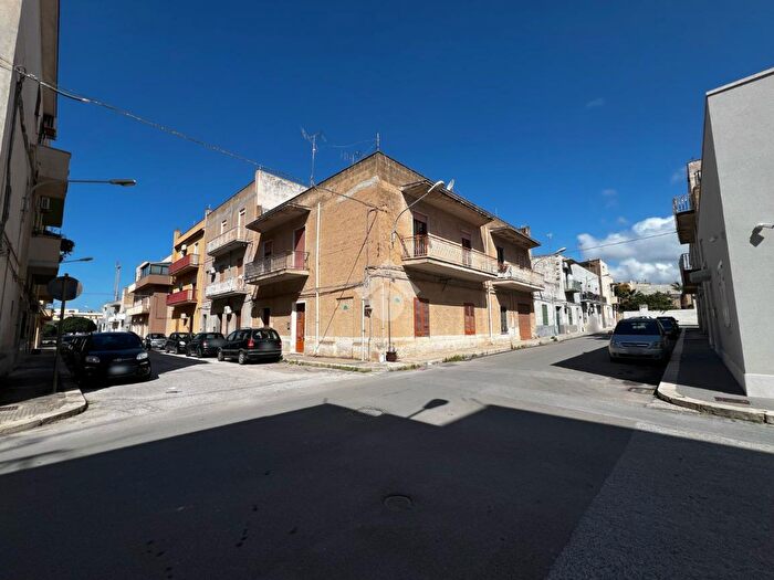 Appartamento con 5 locali in vendita in Via Francesco Cancemi, Mazara Del Vallo