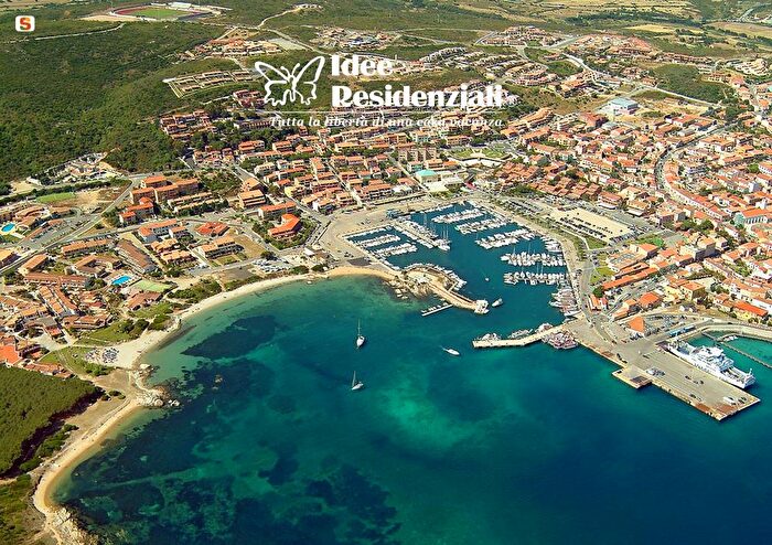 Casa con 7 locali in vendita in Via Omero, Palau