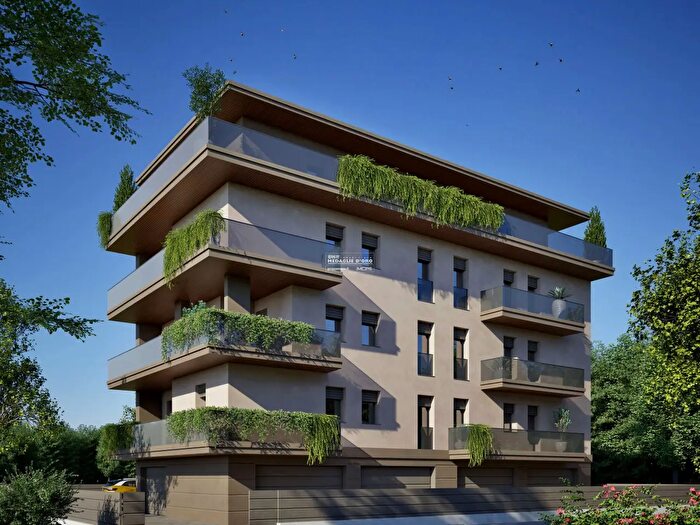 Appartamento con 7 locali in vendita in Via Cellini, Modena