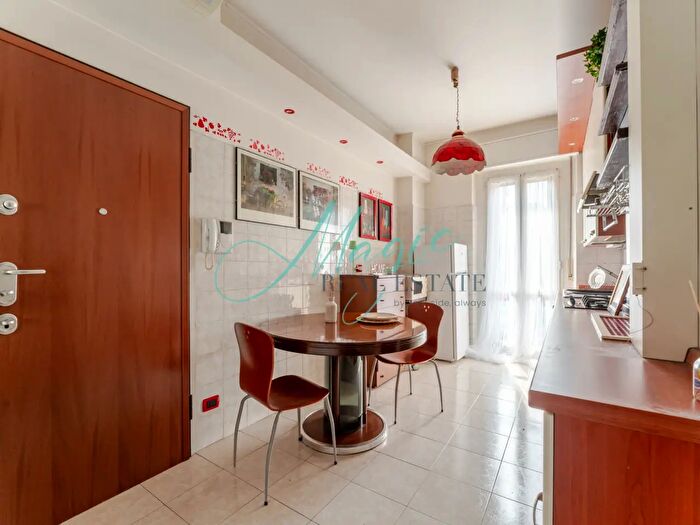 Appartamento bilocale in vendita in Piazzale Nizza, Milano