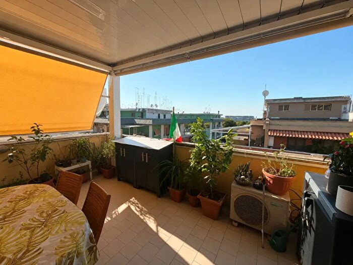 Appartamento trilocale in vendita in Piazza Ronchi, Roma