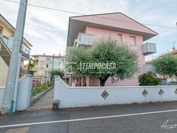 Appartamento trilocale in vendita in Via Lugo, Cesena