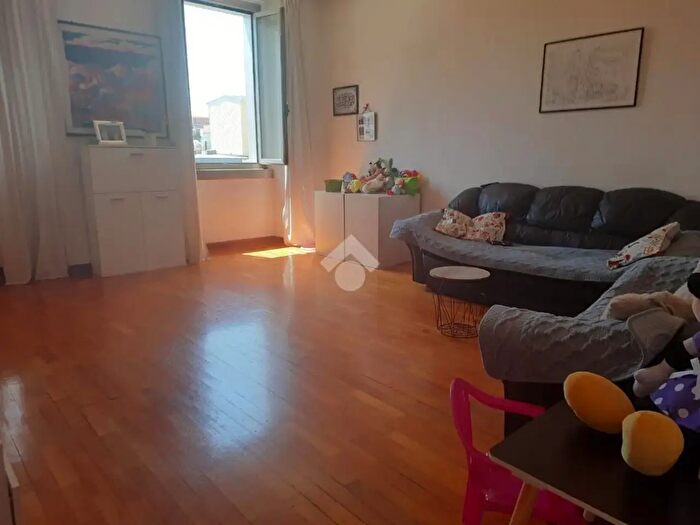 Appartamento trilocale in vendita in Via Tiziano Vecellio, Trieste