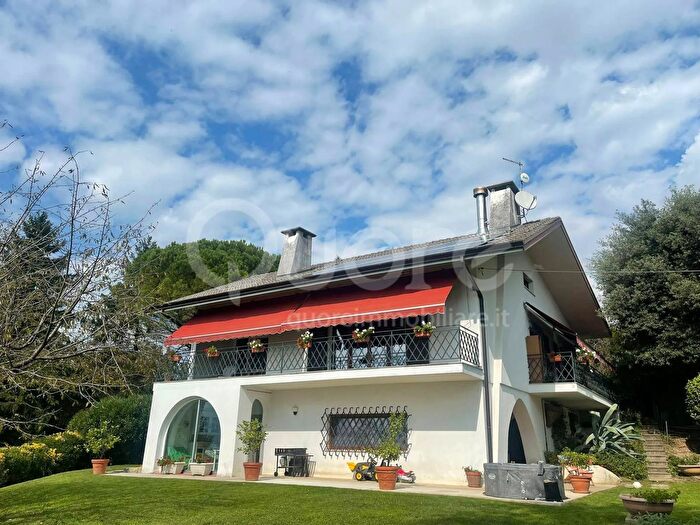 Casa con 12 locali in vendita in Via Guarnerio dArtegna, Artegna