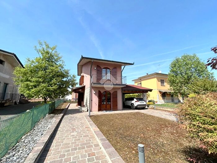 Casa con 5 locali in vendita in Via Papa Giovanni XXIII, Carpenedolo