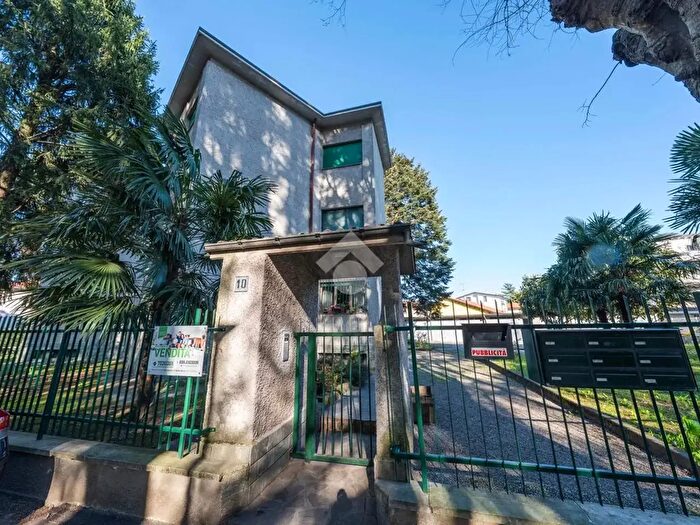 Appartamento trilocale in vendita in Via Achille Grandi, Macherio