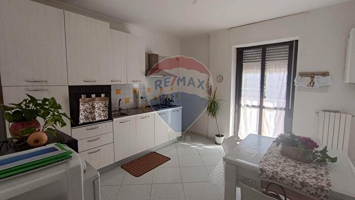 Appartamento trilocale in vendita in Via degli Ulivi, Castelluccio Dei Sauri