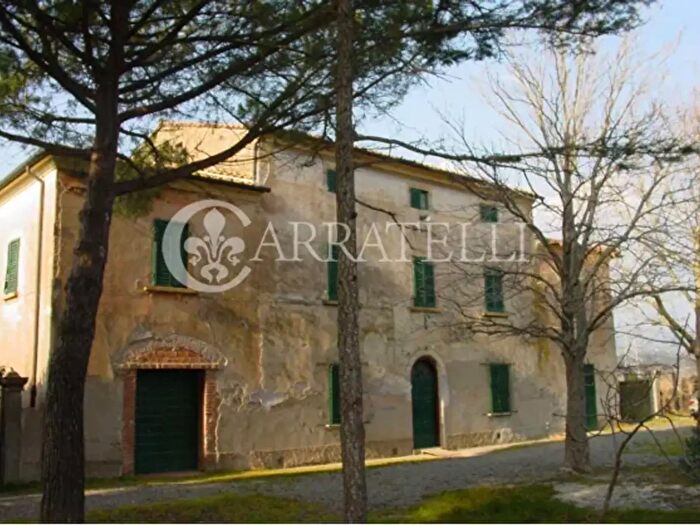 Casa con 17 locali in vendita in Via della Val di Cecina, Montescudaio