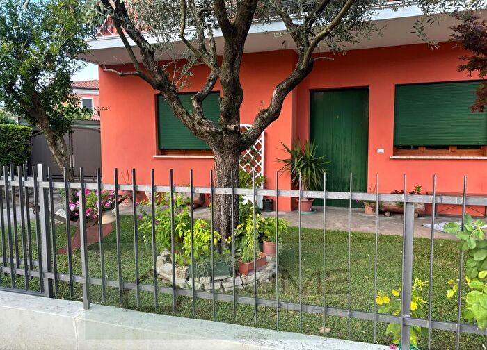 Appartamento trilocale in vendita in Cervarese Santa Croce