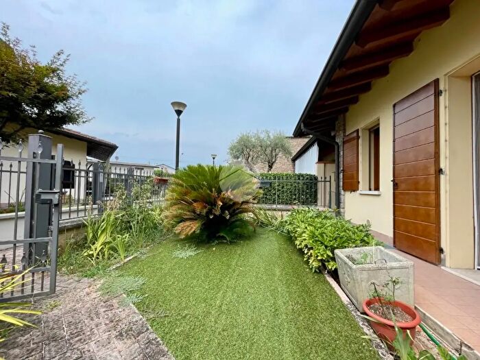 Appartamento trilocale in vendita in Via Alcide De Gasperi, Lograto
