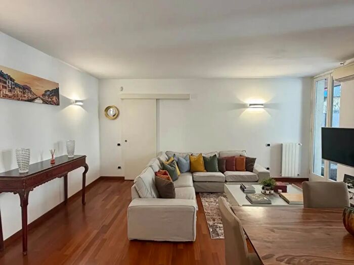 Appartamento trilocale in affitto in Corso San Gottardo, Milano