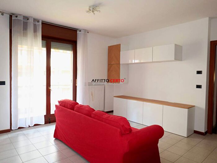 Appartamento trilocale in affitto in Via Giovanni Ongaro, Borgo Roma, Verona