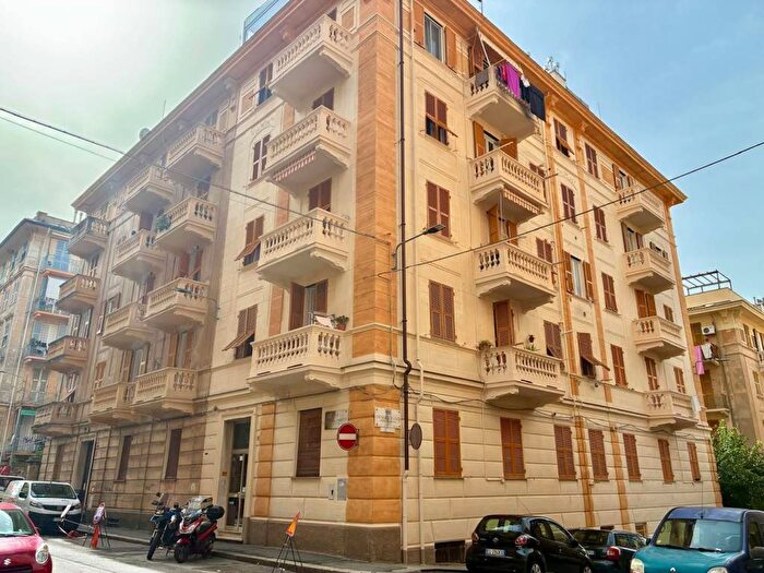 Appartamento con 5 locali in affitto in Via Fabrizio del Carretto, Sestri Ponente, Genova